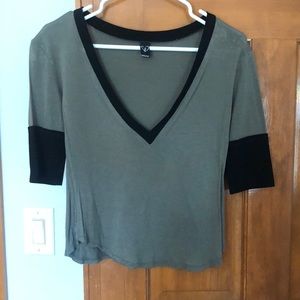 Juniors 3/4 sleeve top